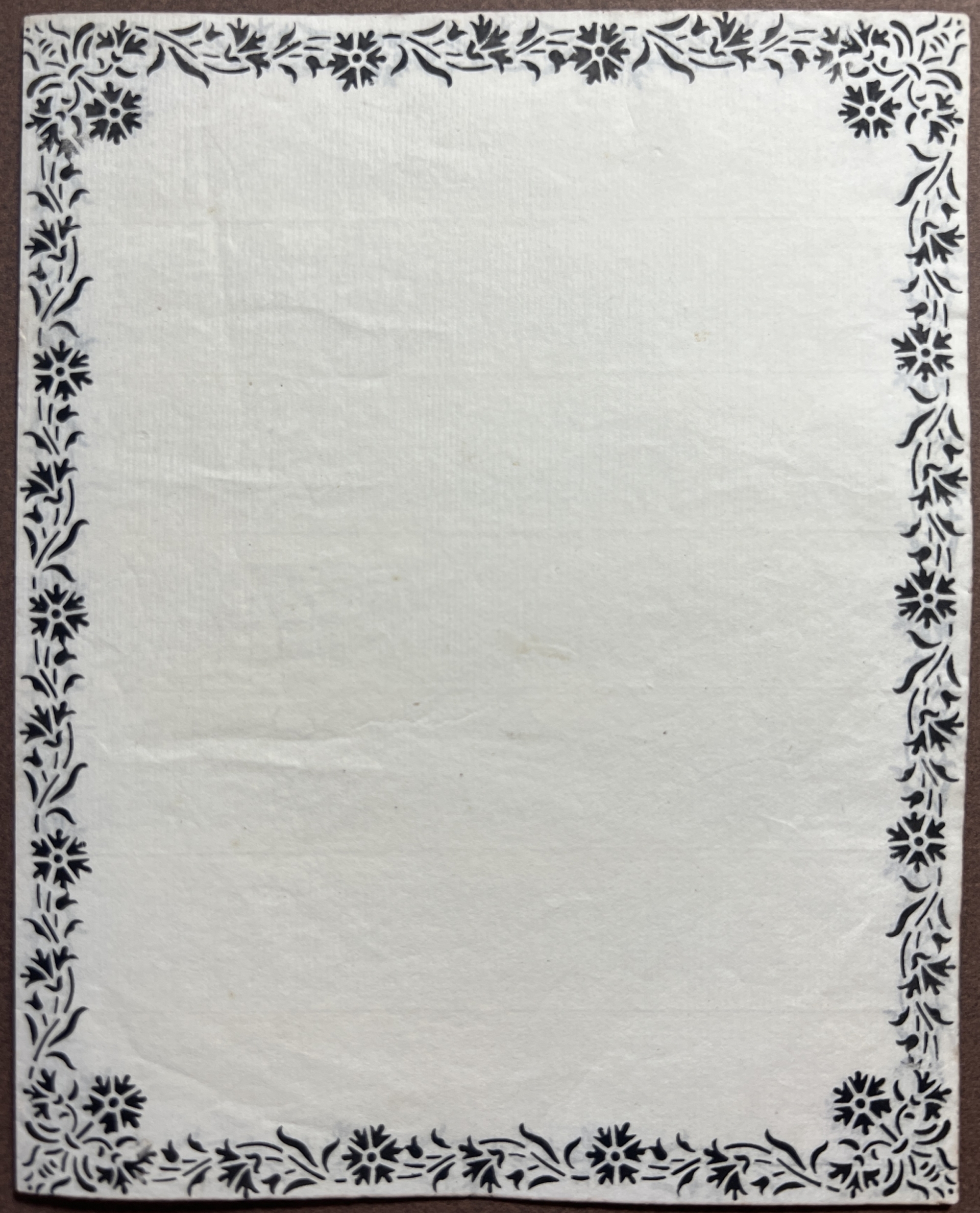 Papier à lettre à bordure ornée.
